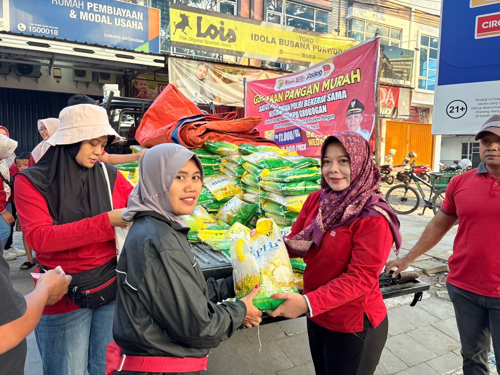 Gerakan Pangan Murah Bersama Satgas Pangan Polri di Car Free Day Grobogan