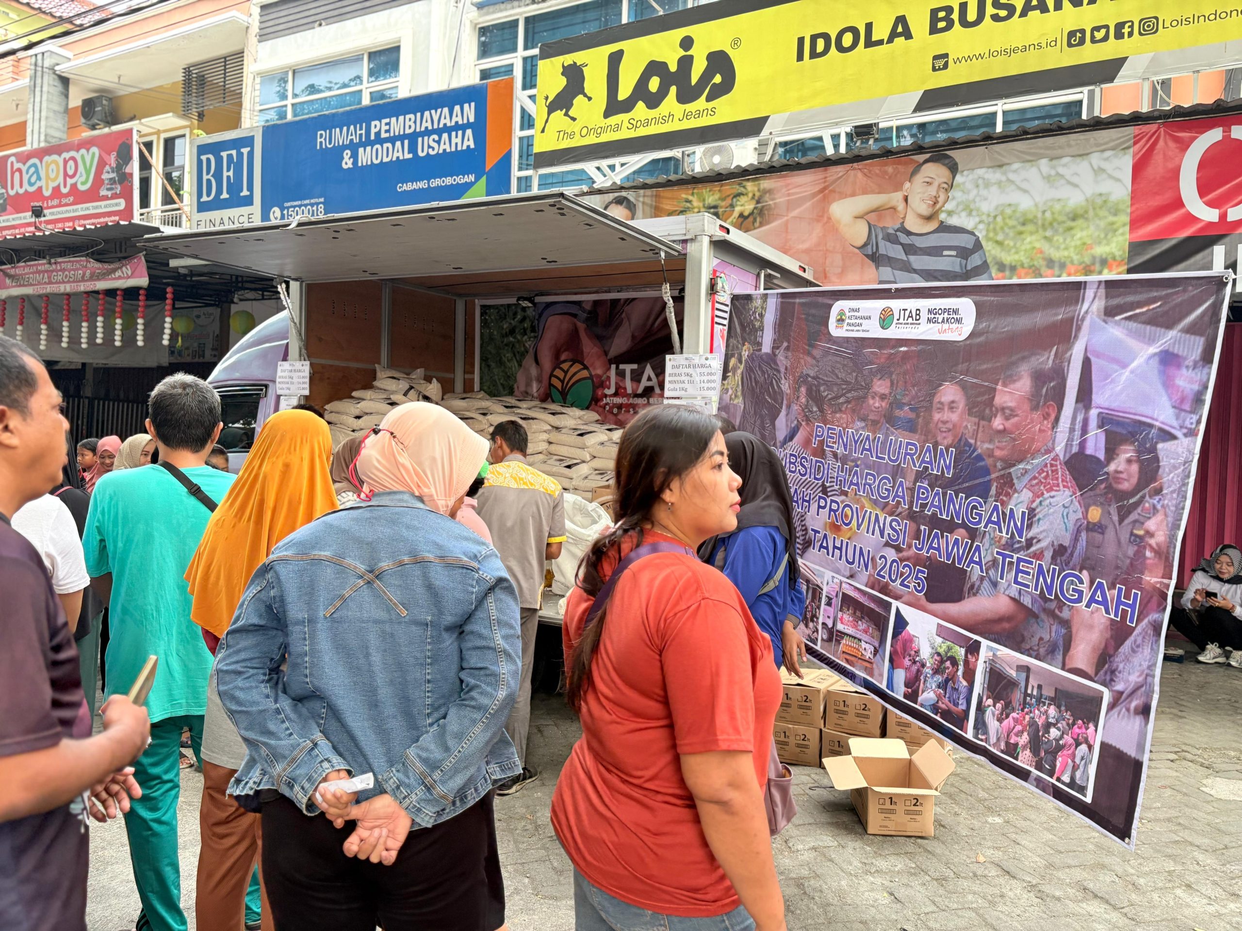 Penyaluran Subsidi Pangan di Grobogan Berjalan Sukses, Warga Antusias Serbu